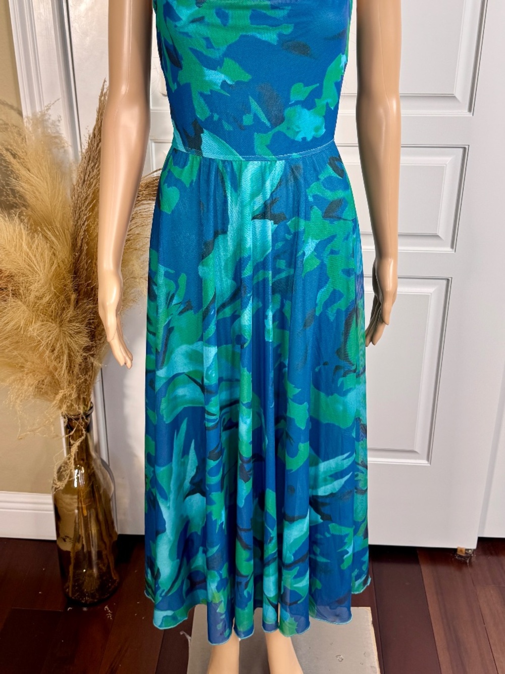 GREEN AND BLUE FLORAL MAXI DRESS WITH ADJUSTABLE SHOULDER STRAPS SIZE MEDIUM - Picture 4 of 13
